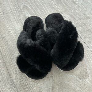 Women’s fuzzy slippers